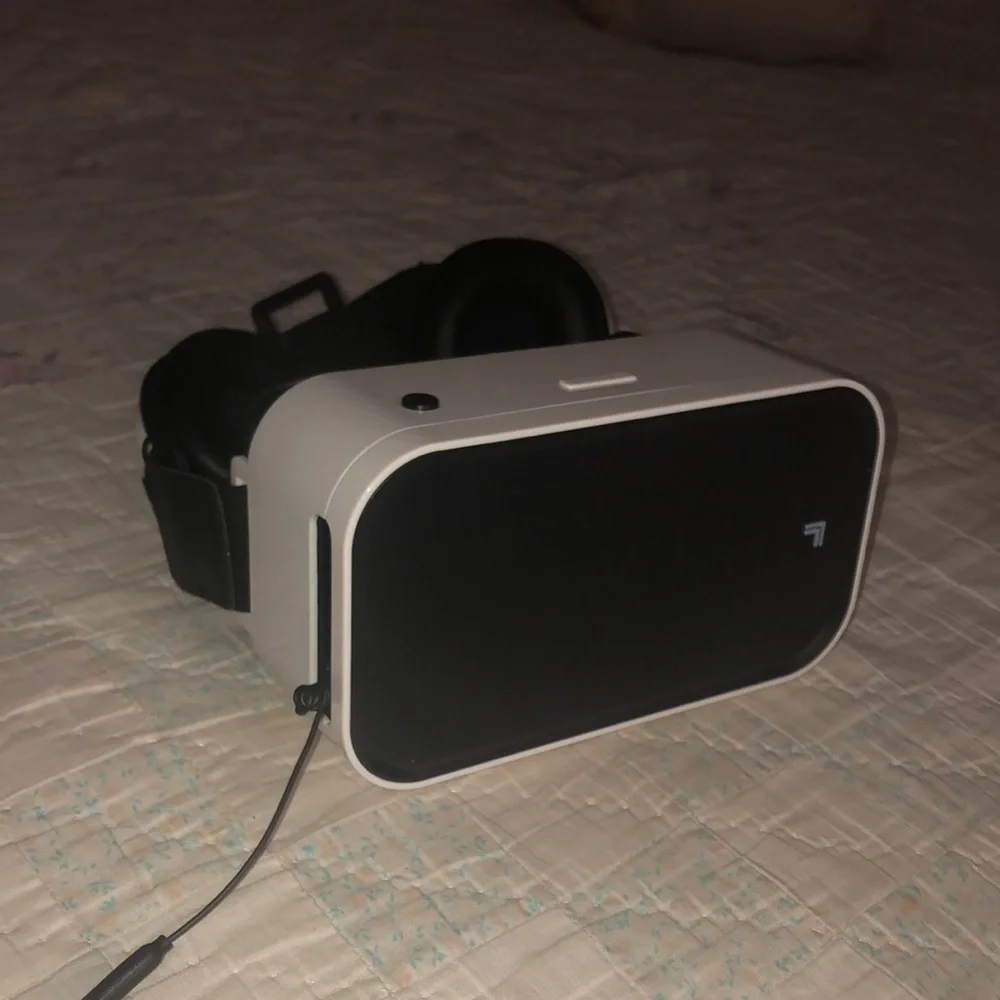 VR HEADSET + Headphones